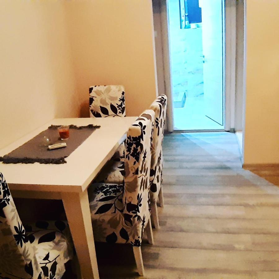 Lux Apartman Cacak Luaran gambar