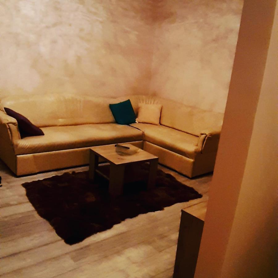 Lux Apartman Cacak Luaran gambar