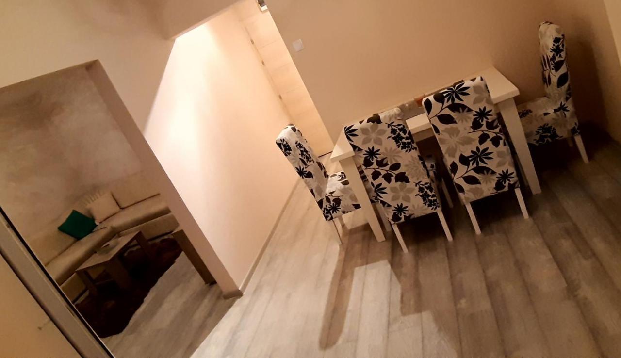 Lux Apartman Cacak Luaran gambar