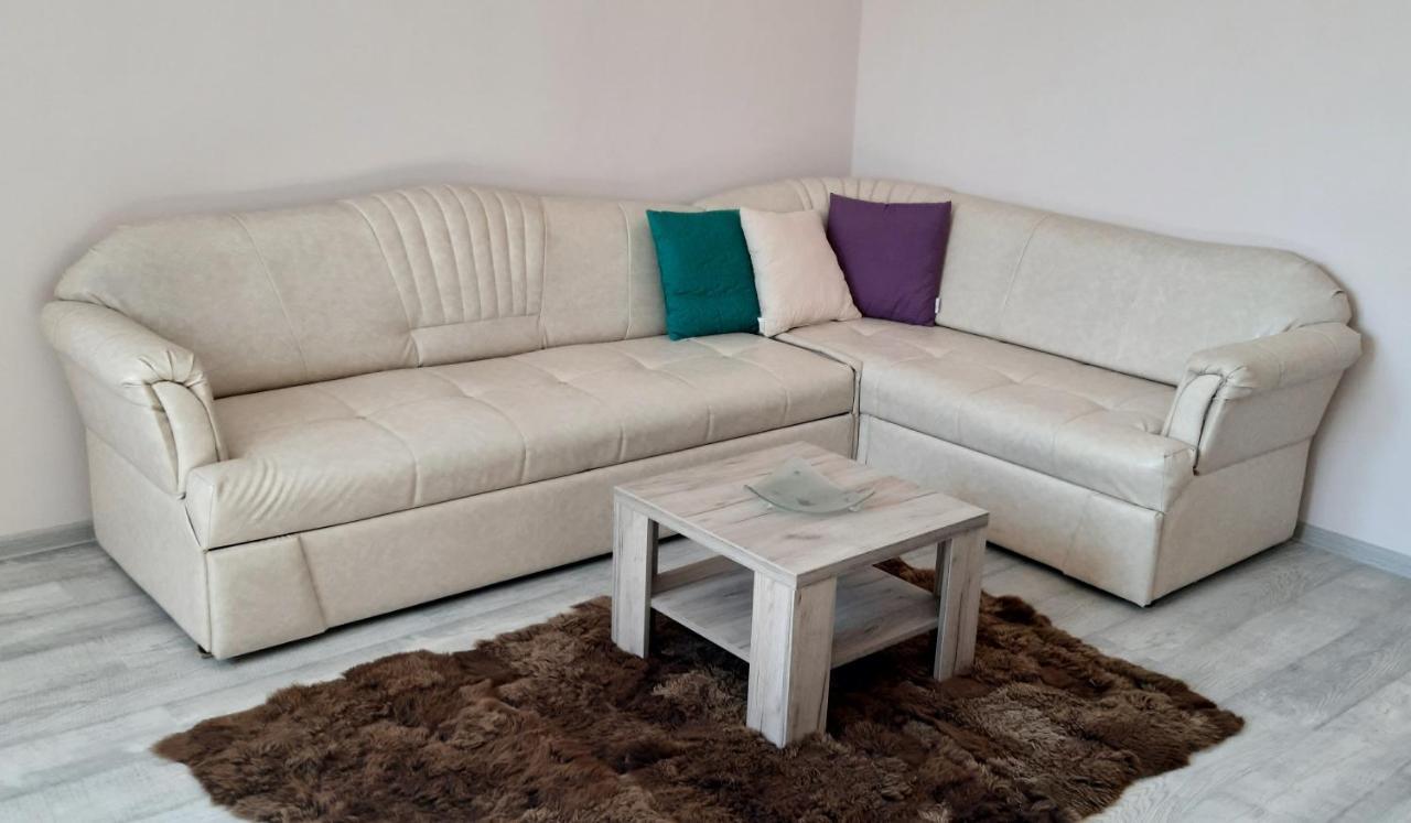 Lux Apartman Cacak Luaran gambar